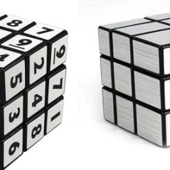 Merkloos 2 Breinbrekers Kubussen. Magische Puzzel Breinbreker Zilver 5,7 X 5,7 X 5,7 Cm En Puzzel Breinbreker Cijfers 5,7 X 5,7 X 5,7 Cm Met Cijfers 1 T/m 9. 2 Stuks