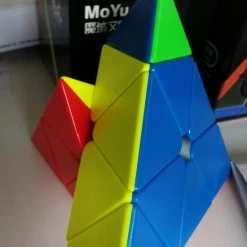 MOYU® Pyramid Magnetische Puzzelkubus - SpeedCube Zonder Stickers - Licht En Soepel Voor Wedstrijden -Bolseeplgoed Verkoopwinkel 550x732 3